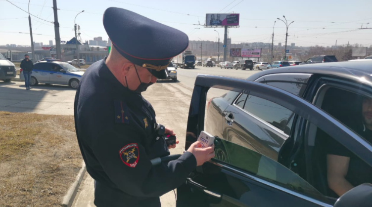 Фото В Новосибирске 1500 водителей получили штрафы на тонировку 2